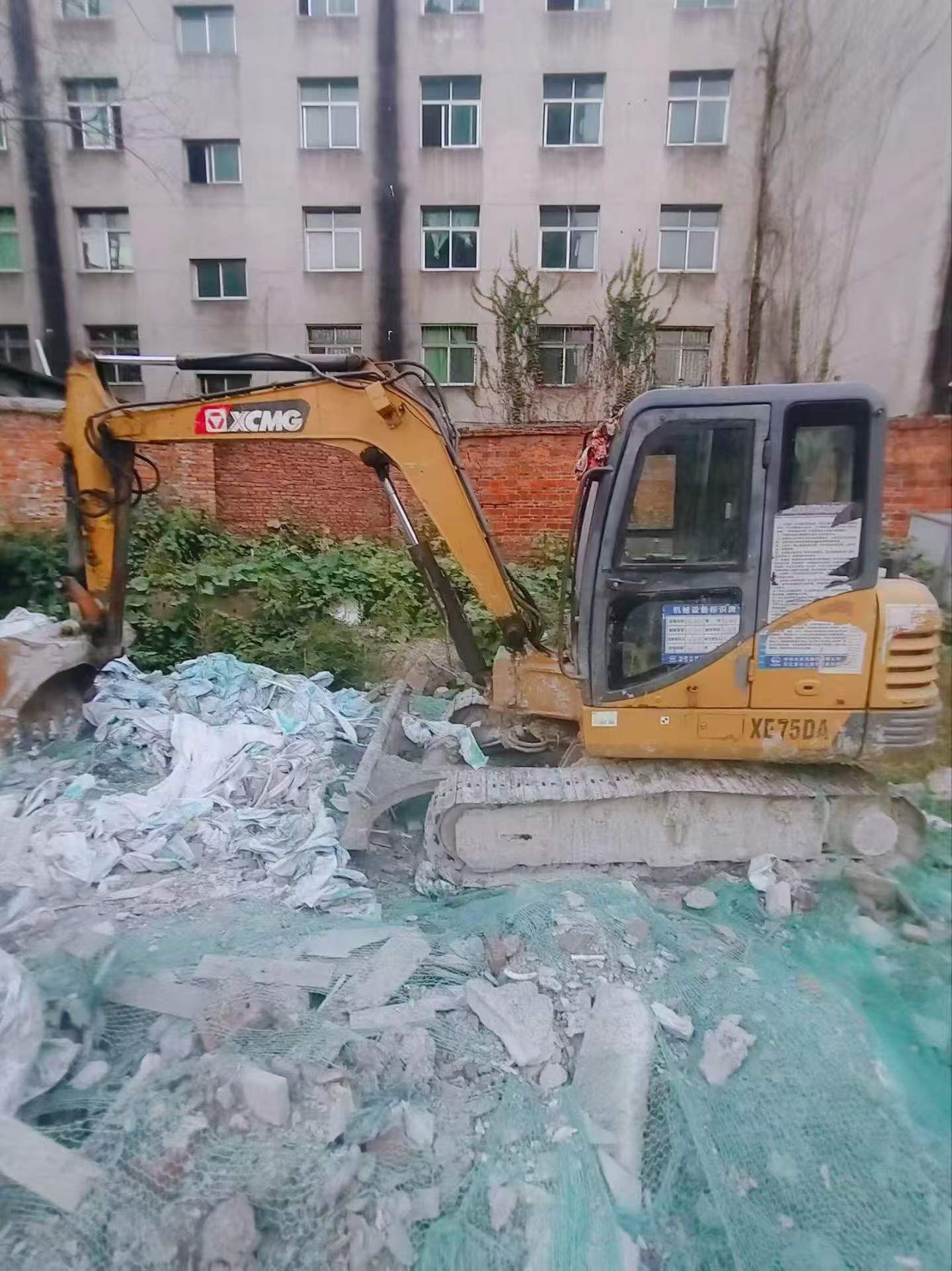 Buy XCMG XE60 Used Excavator / 2 Buy XCMG XE60 Used Excavator / 2
