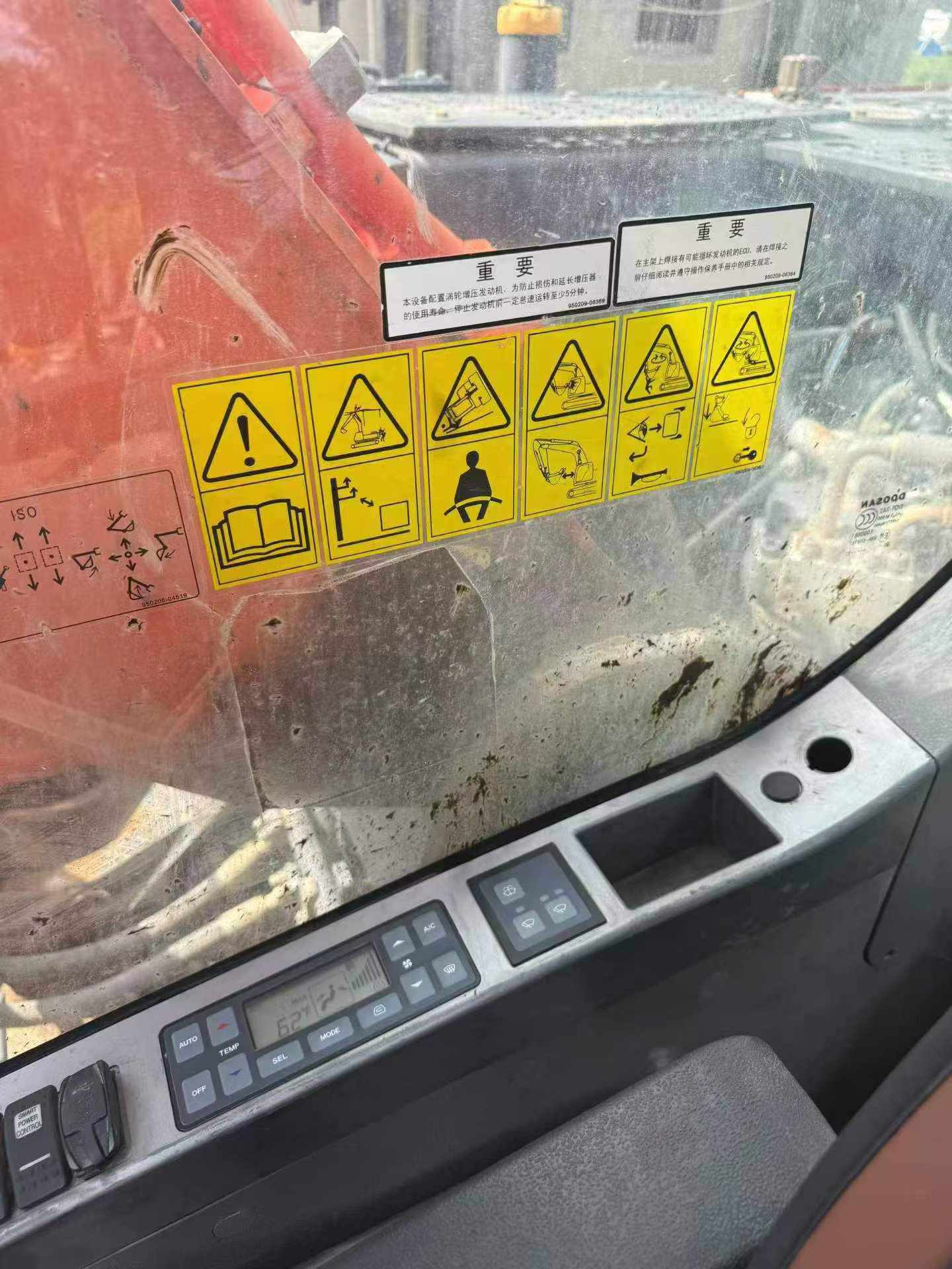Compre Escavadeira Doosan DH215-7 Usada / 9