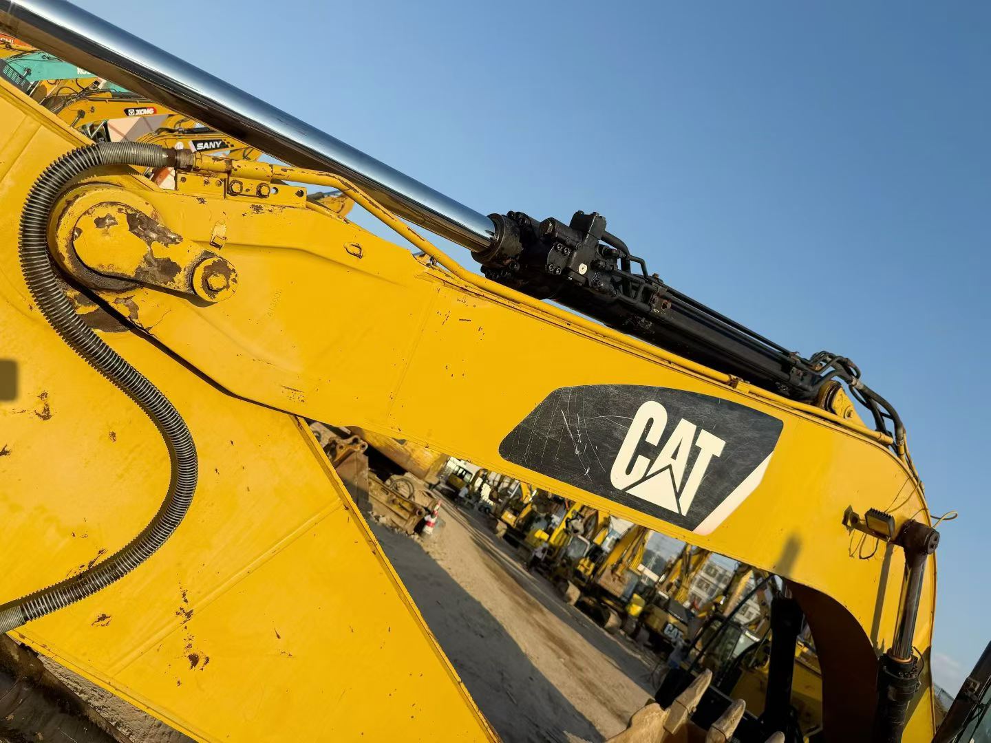 شراء حفارة Caterpillar 320D مستعملة / 4