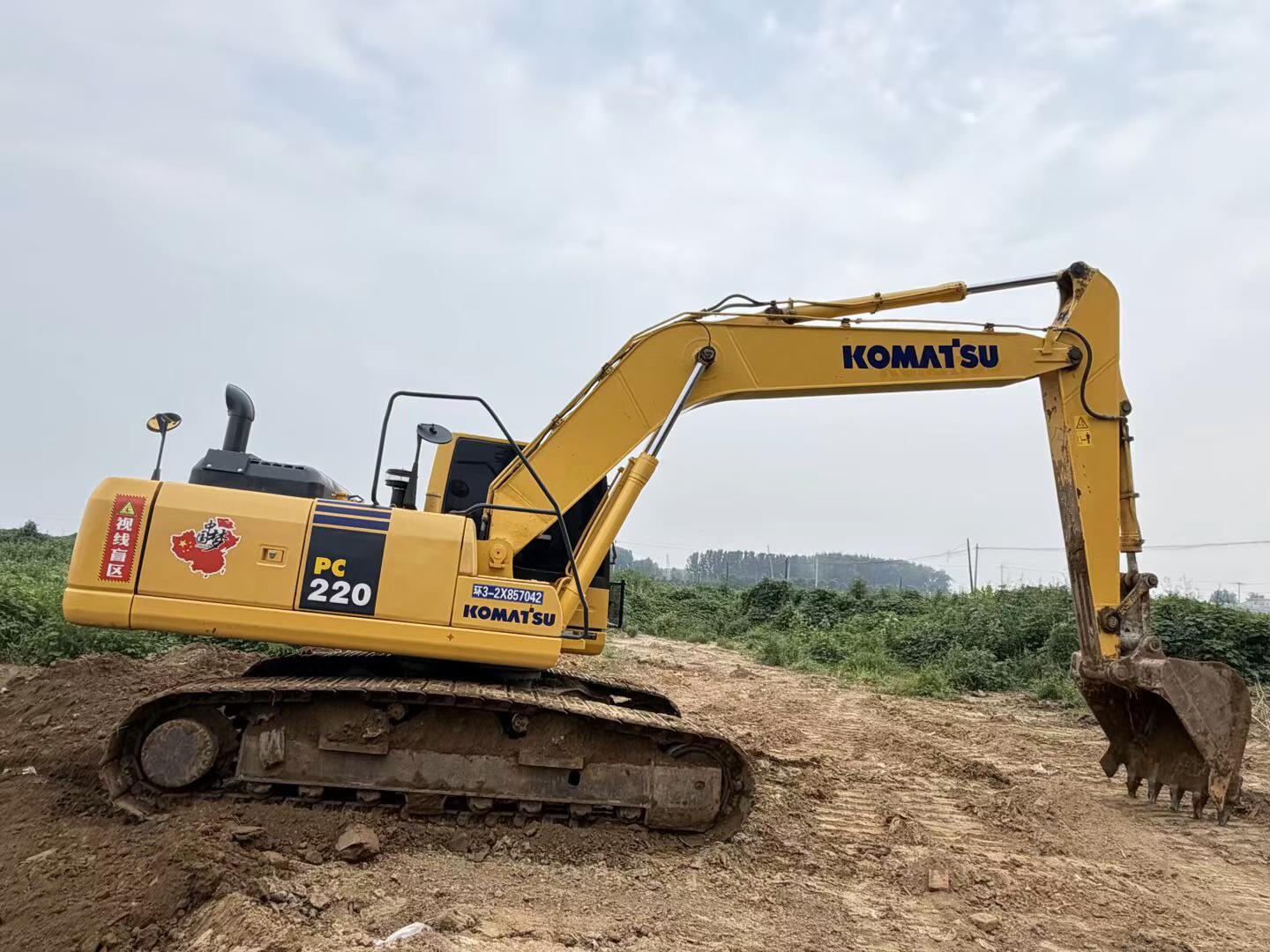 Buy Komatsu PC220 Used Excavator / 1