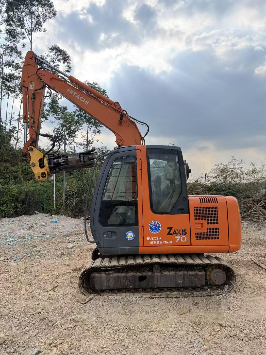 Buy Hitachi EX60-6 Used Excavator / 1