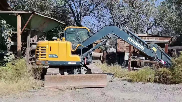 Buy Hyundai HX75 Used Excavator / 1