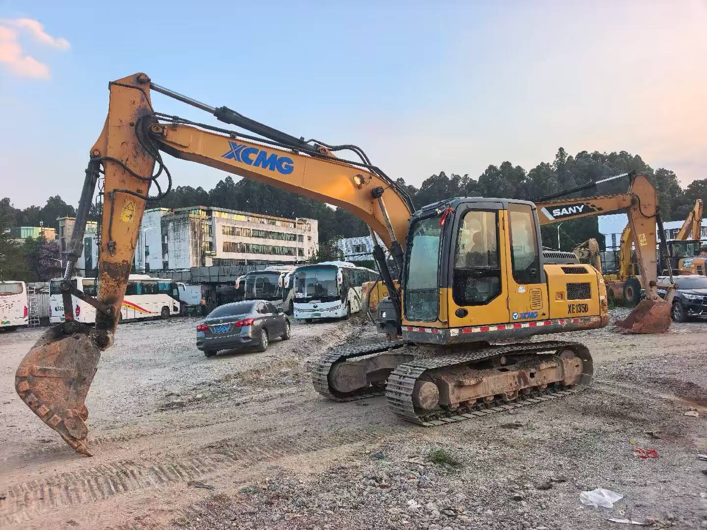شراء حفارة XCMG XE135B مستعملة / 3