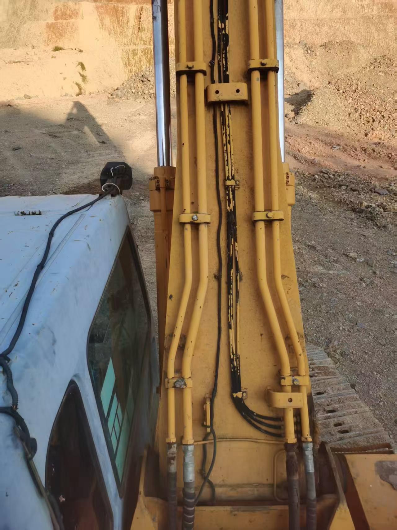 Buy Kato HD820R Used Excavator / 4 Buy Kato HD820R Used Excavator / 4