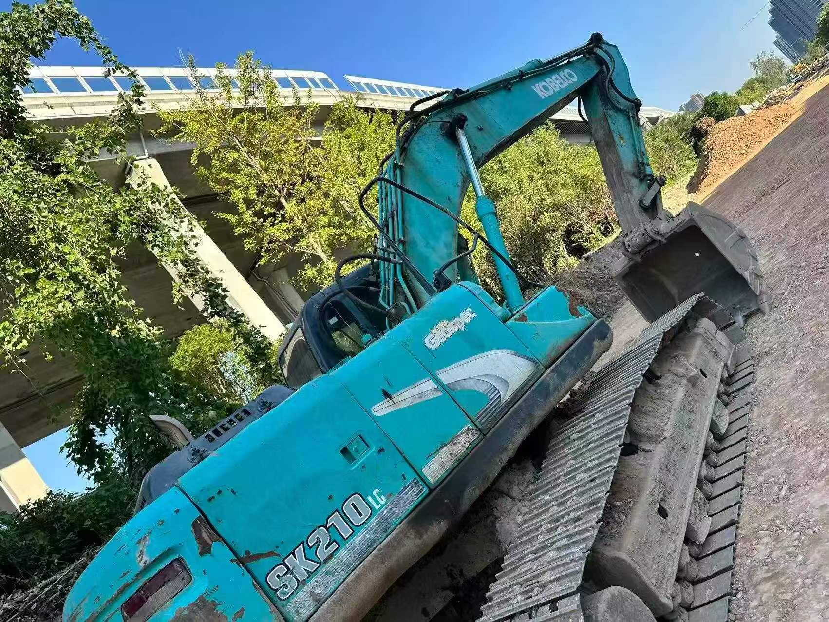Compre Escavadeira Kobelco SK210 Usada / 2