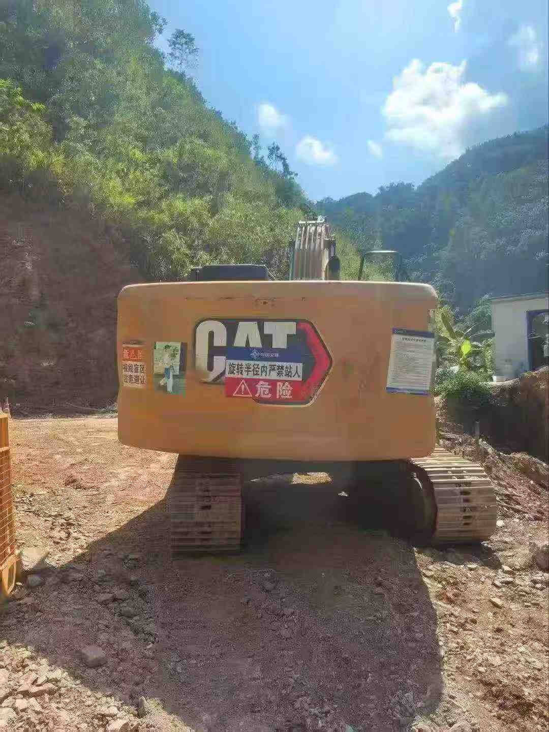 Buy Caterpillar 323 Used Excavator / 1