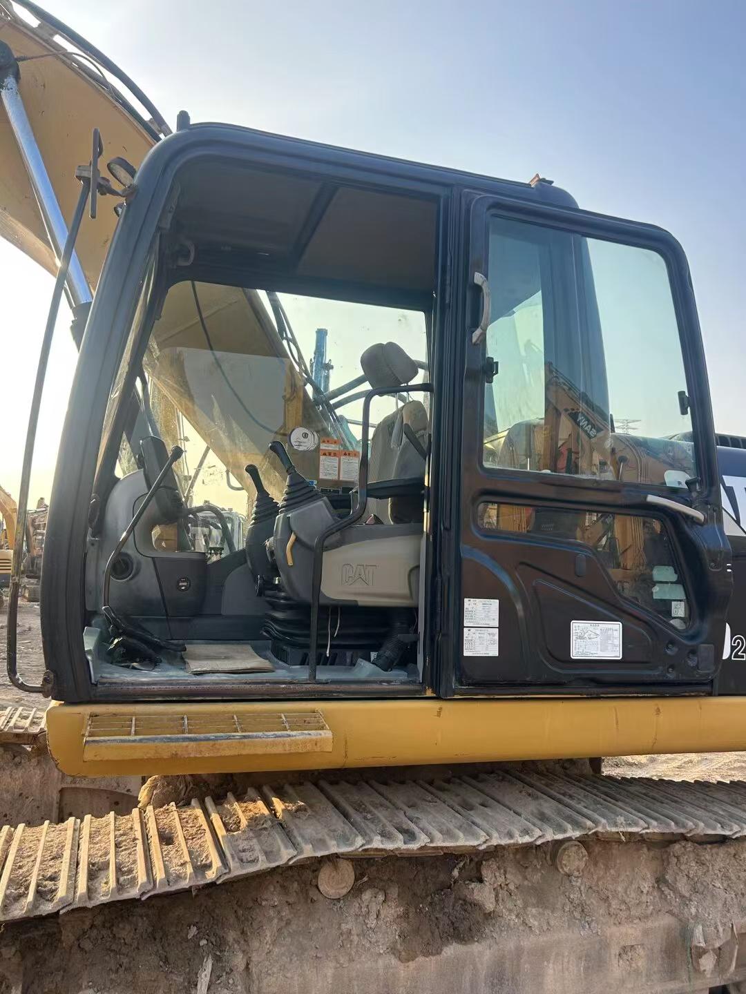Buy Caterpillar 320D Used Excavator / 3 Buy Caterpillar 320D Used Excavator / 3