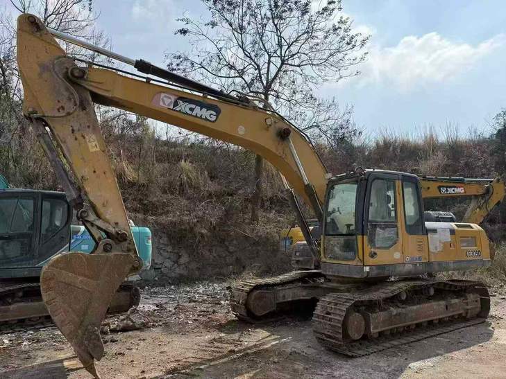Buy XCMG XE270DK Used Excavator / 1