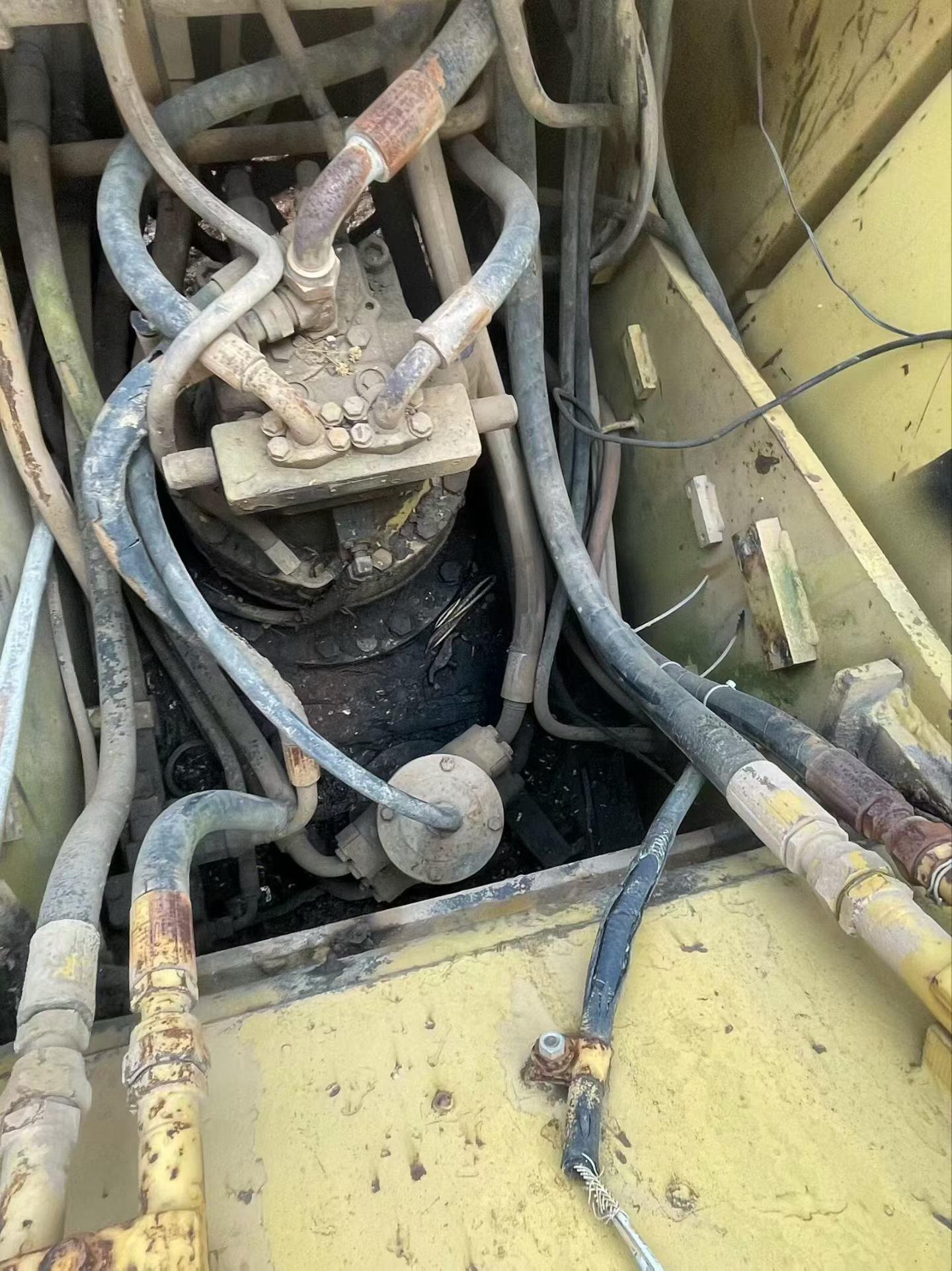 Buy Caterpillar 320V2 Used Excavator / 3