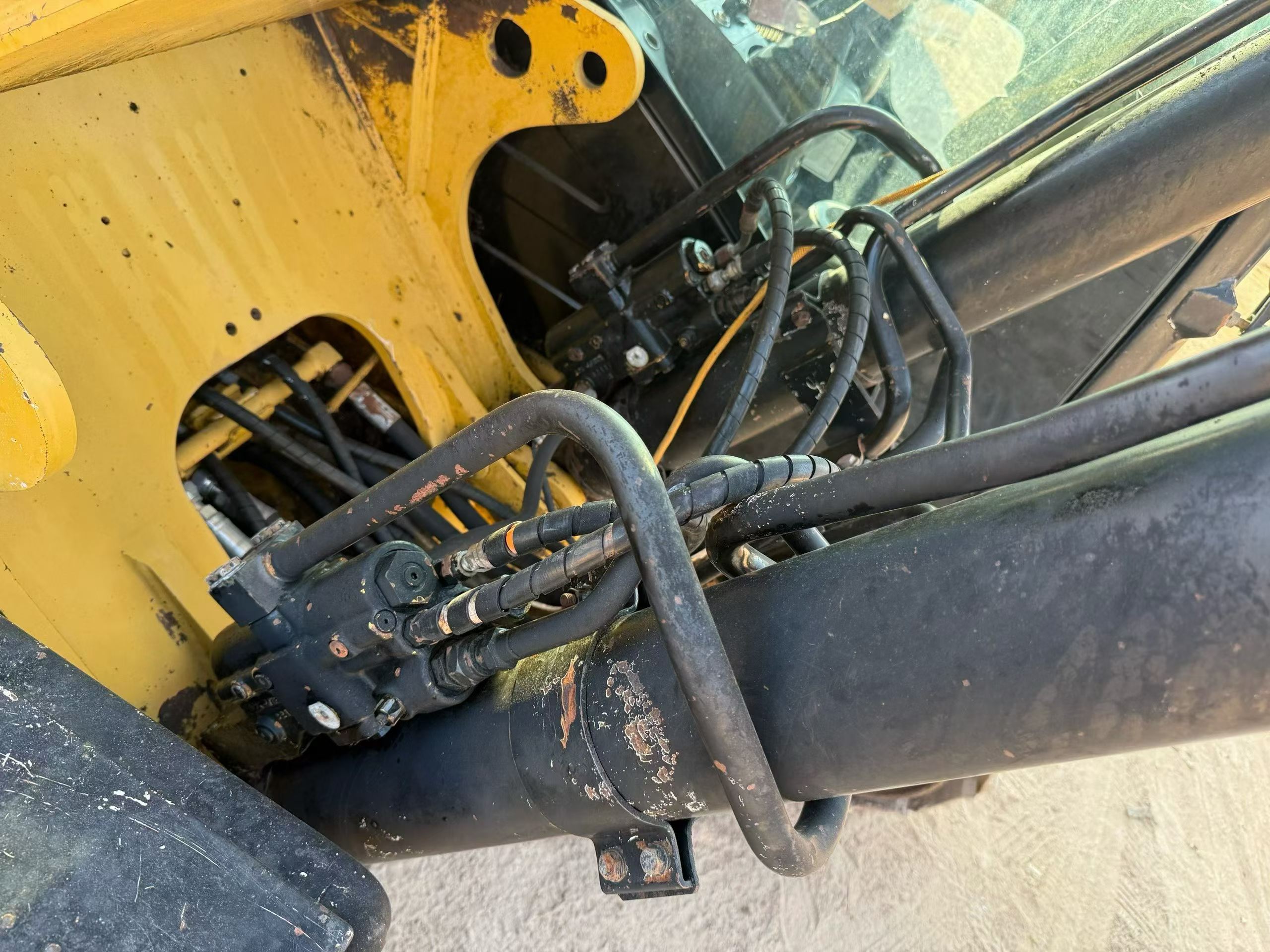 شراء حفارة Caterpillar 320D مستعملة / 6