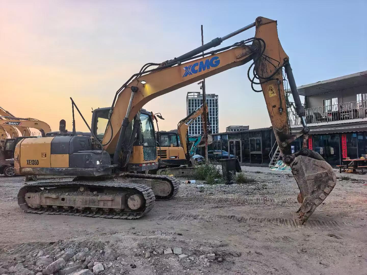 شراء حفارة XCMG XE135B مستعملة / 5