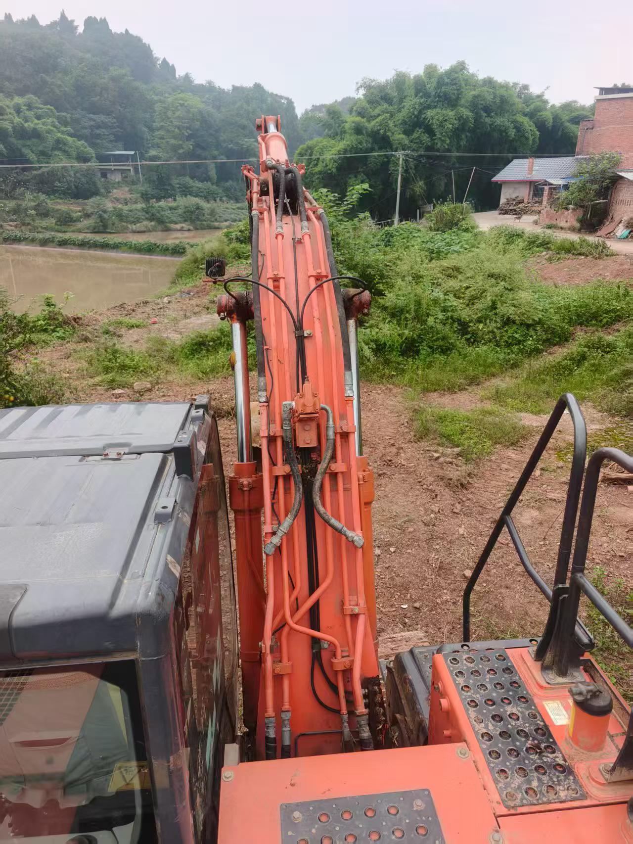 Compre Excavadora Hitachi EX130 Usada / 9