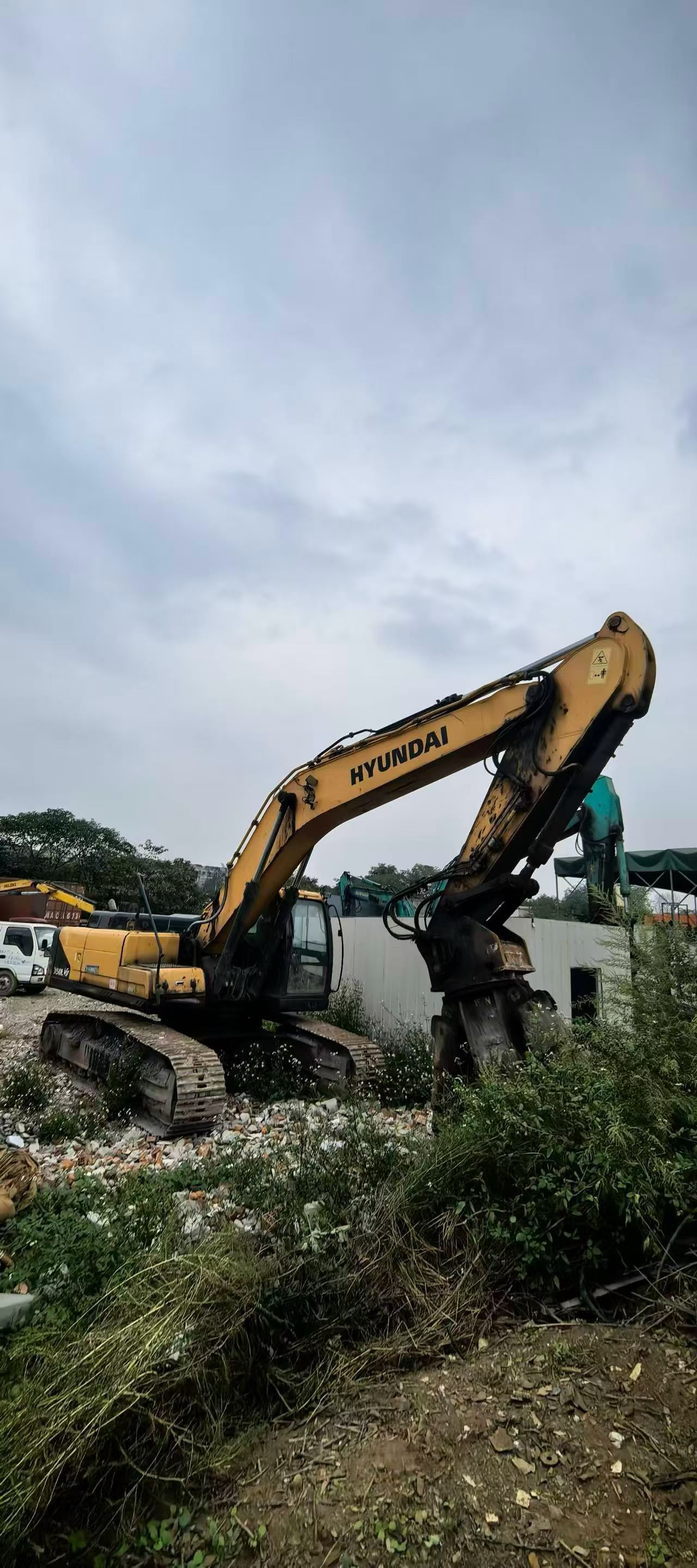 Compre Escavadeira Hyundai R350LVS Usada / 2