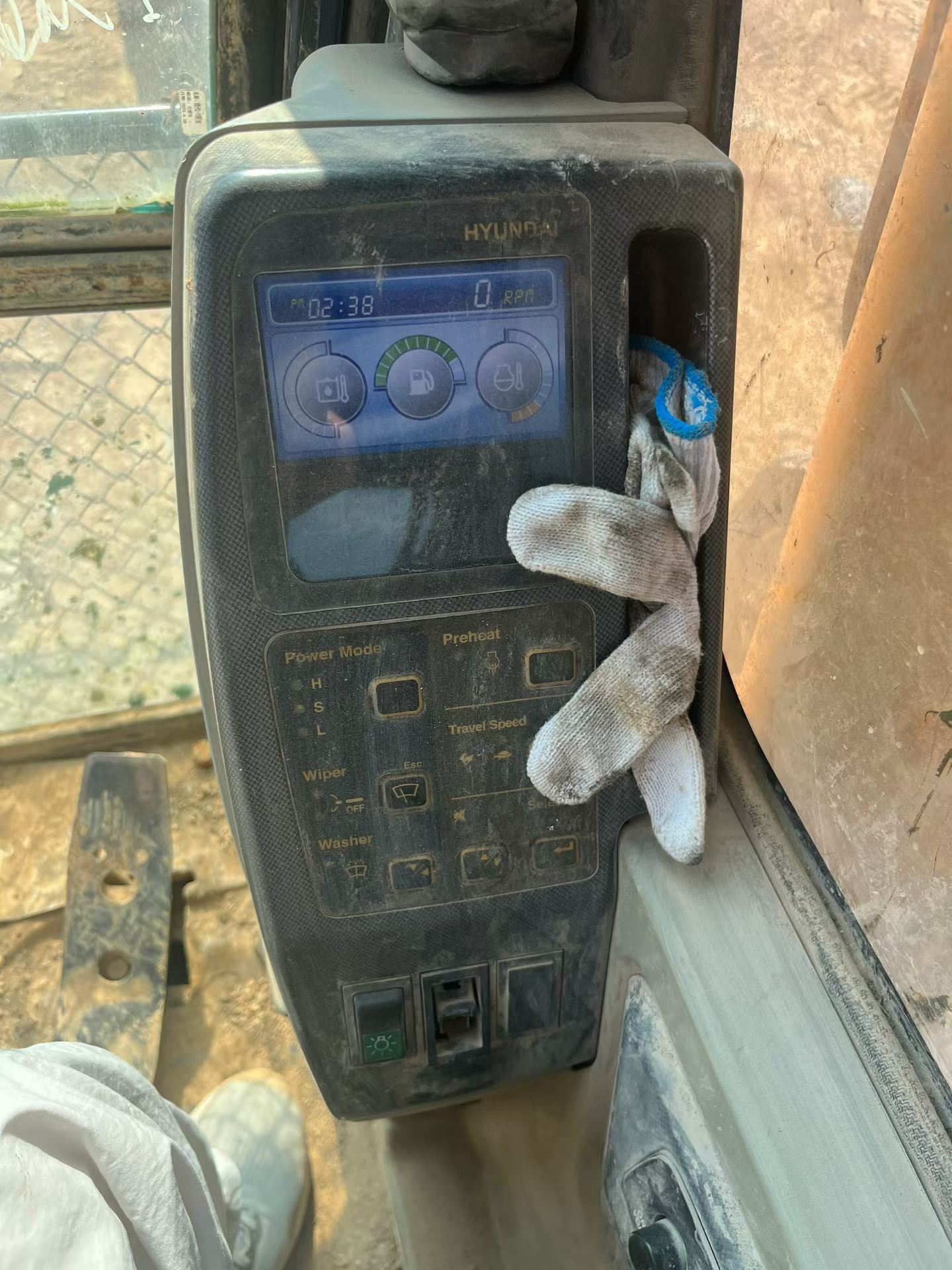 Buy Hyundai R215-7C Used Excavator / 9 Buy Hyundai R215-7C Used Excavator / 9