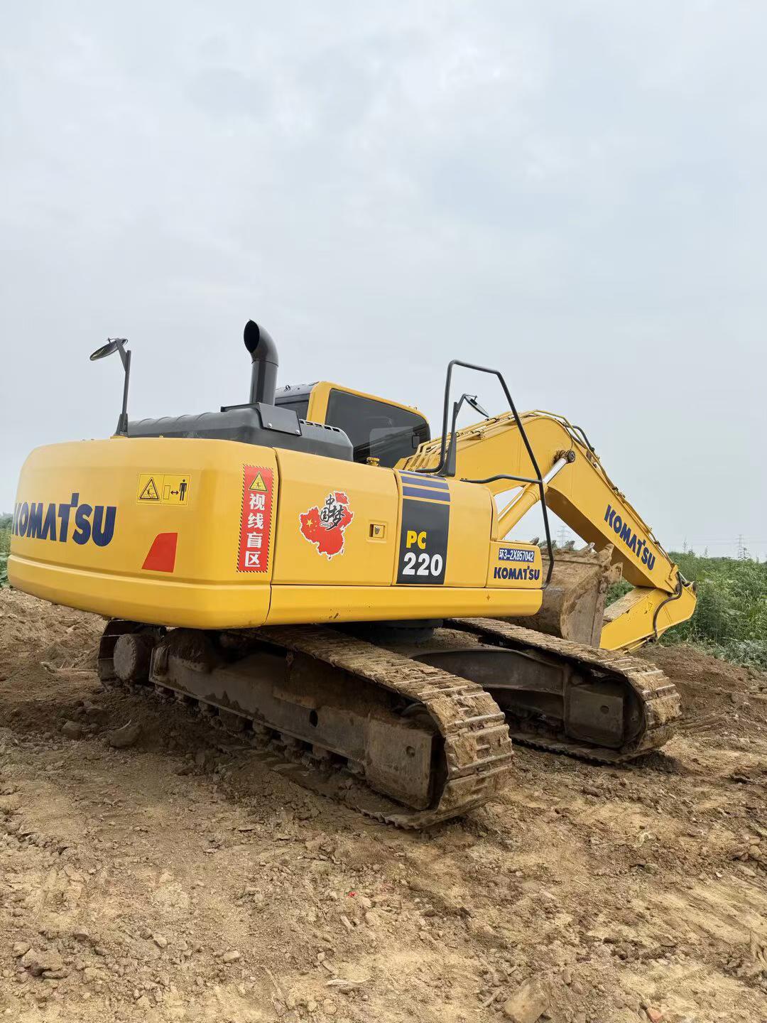 Buy Komatsu PC220 Used Excavator / 4 Buy Komatsu PC220 Used Excavator / 4