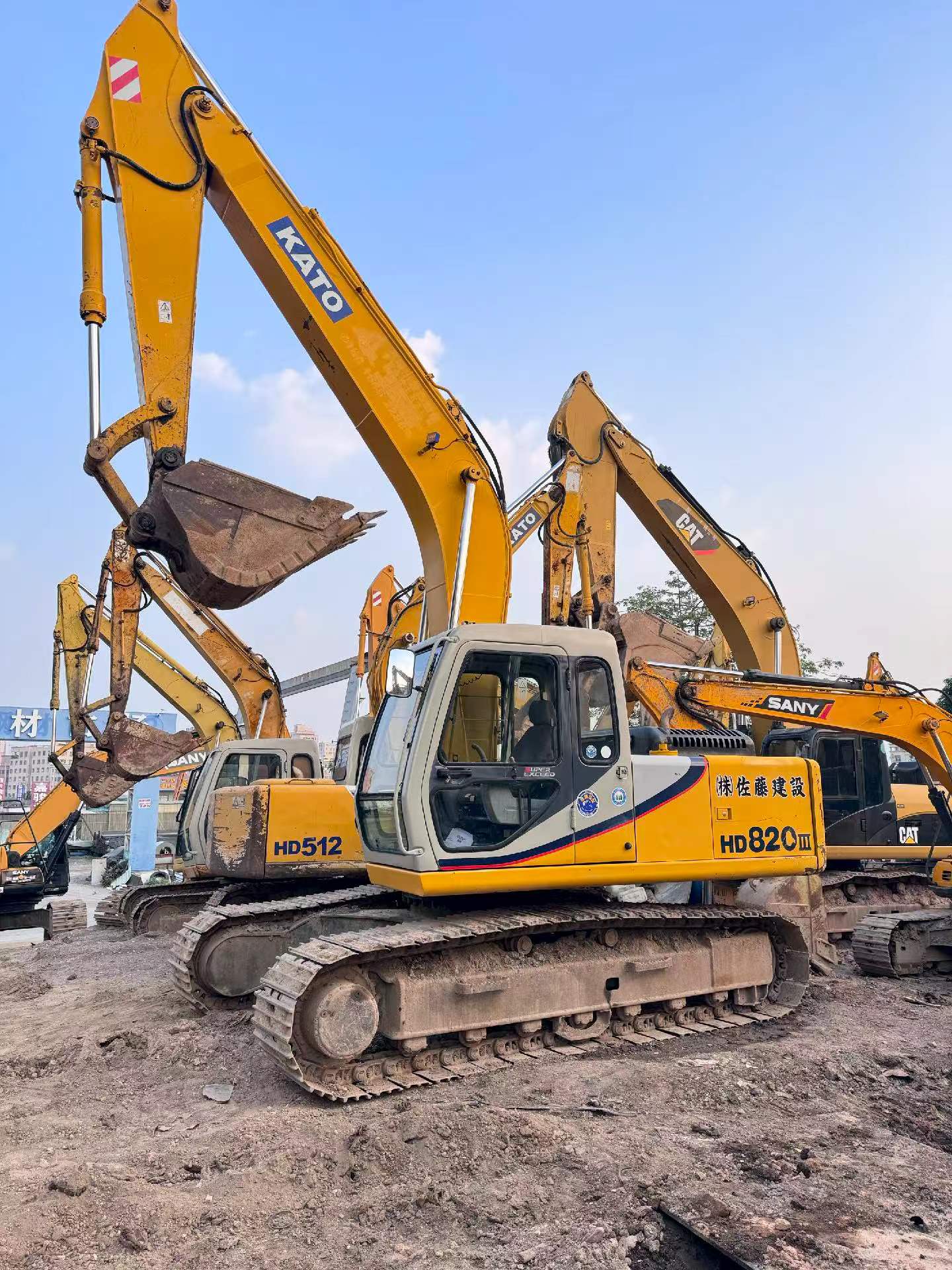 Buy Kato 820-3SP Used Excavator / 1