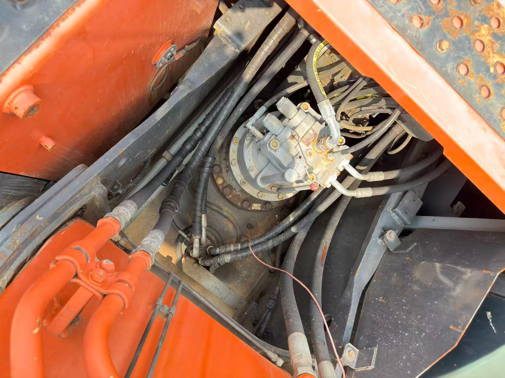 Compre Excavadora Hitachi ZH200-5A Usada / 8