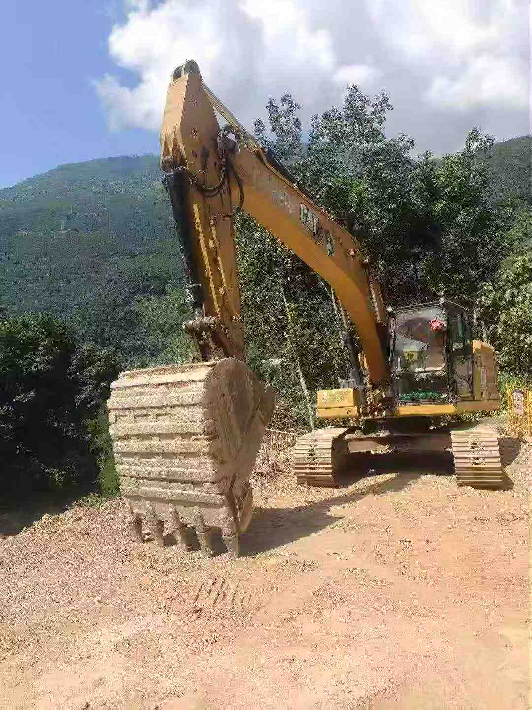 Buy Caterpillar 323 Used Excavator / 2 Buy Caterpillar 323 Used Excavator / 2