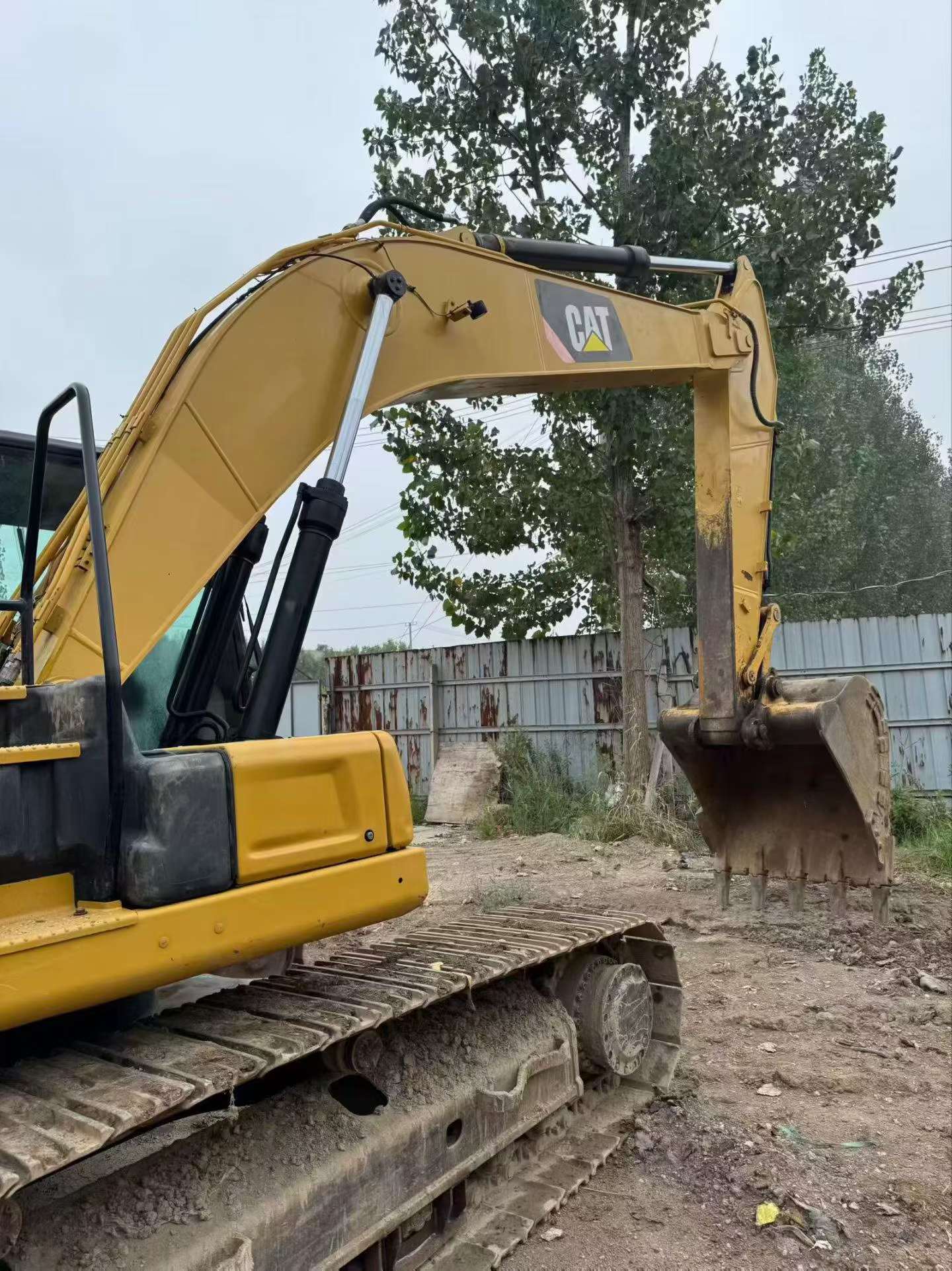 Buy Caterpillar 323 Used Excavator / 3 Buy Caterpillar 323 Used Excavator / 3