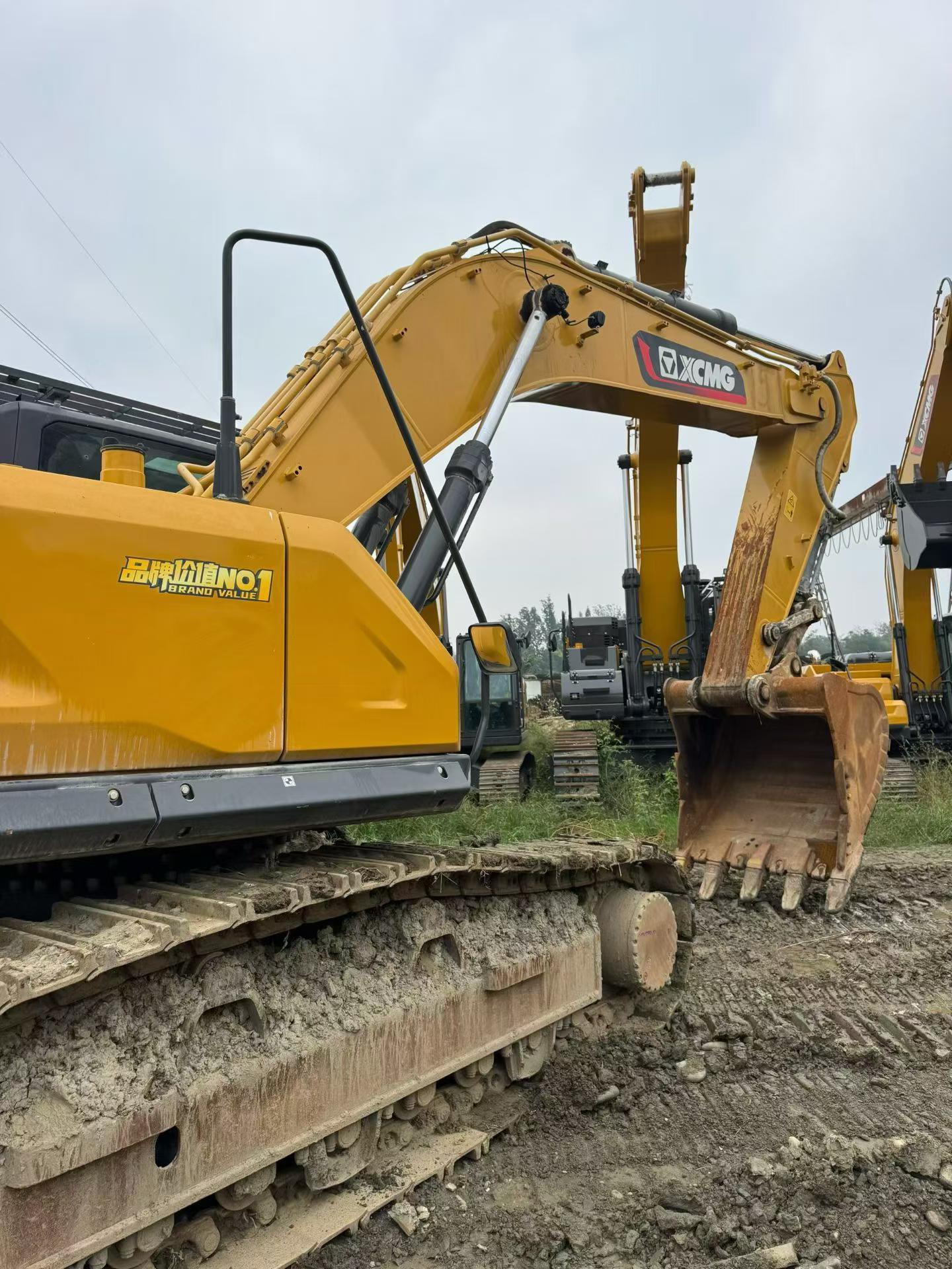 Compre Excavadora XCMG XE380K Usada / 3