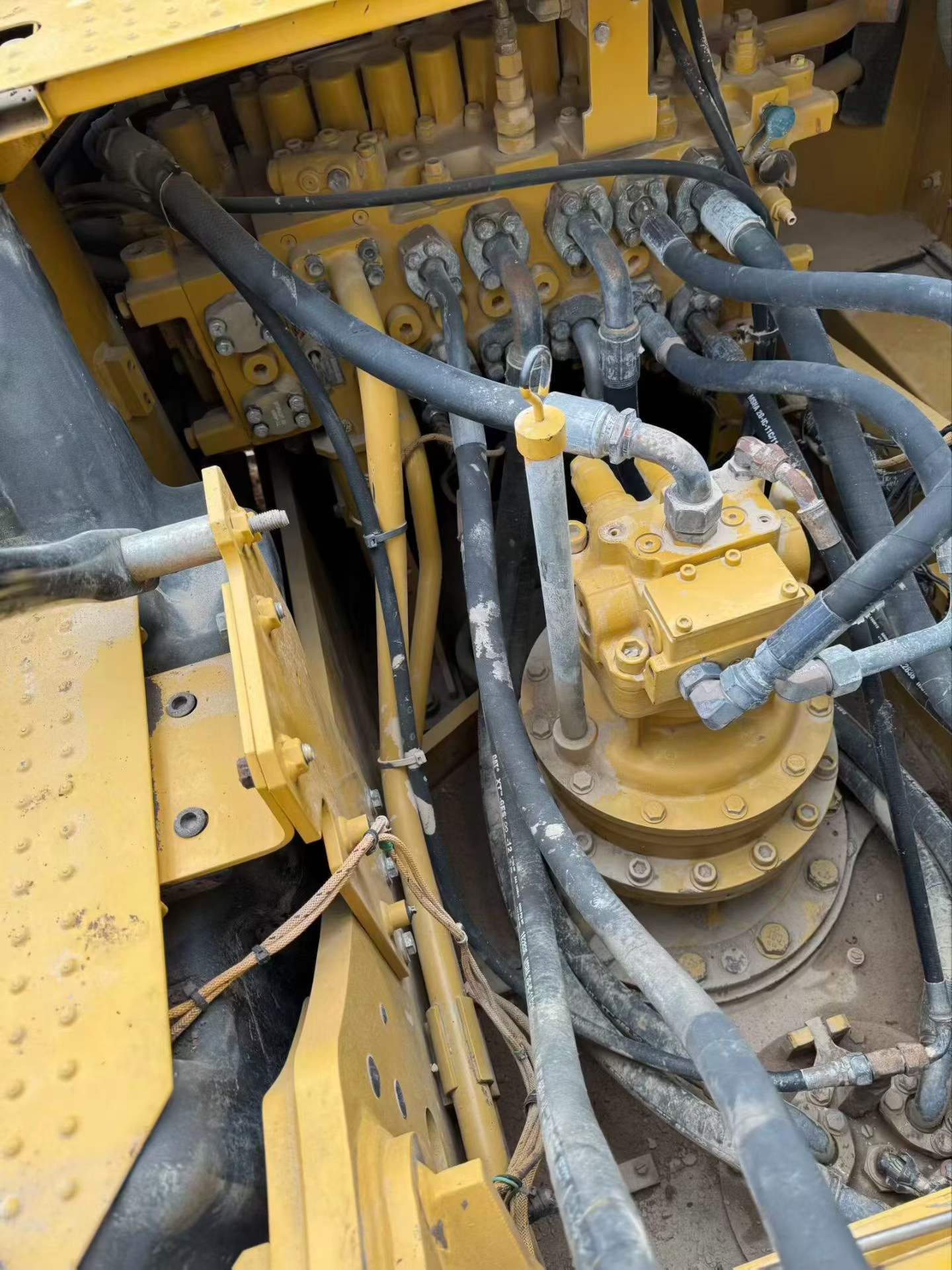 Buy Caterpillar 323 Used Excavator / 6 Buy Caterpillar 323 Used Excavator / 6