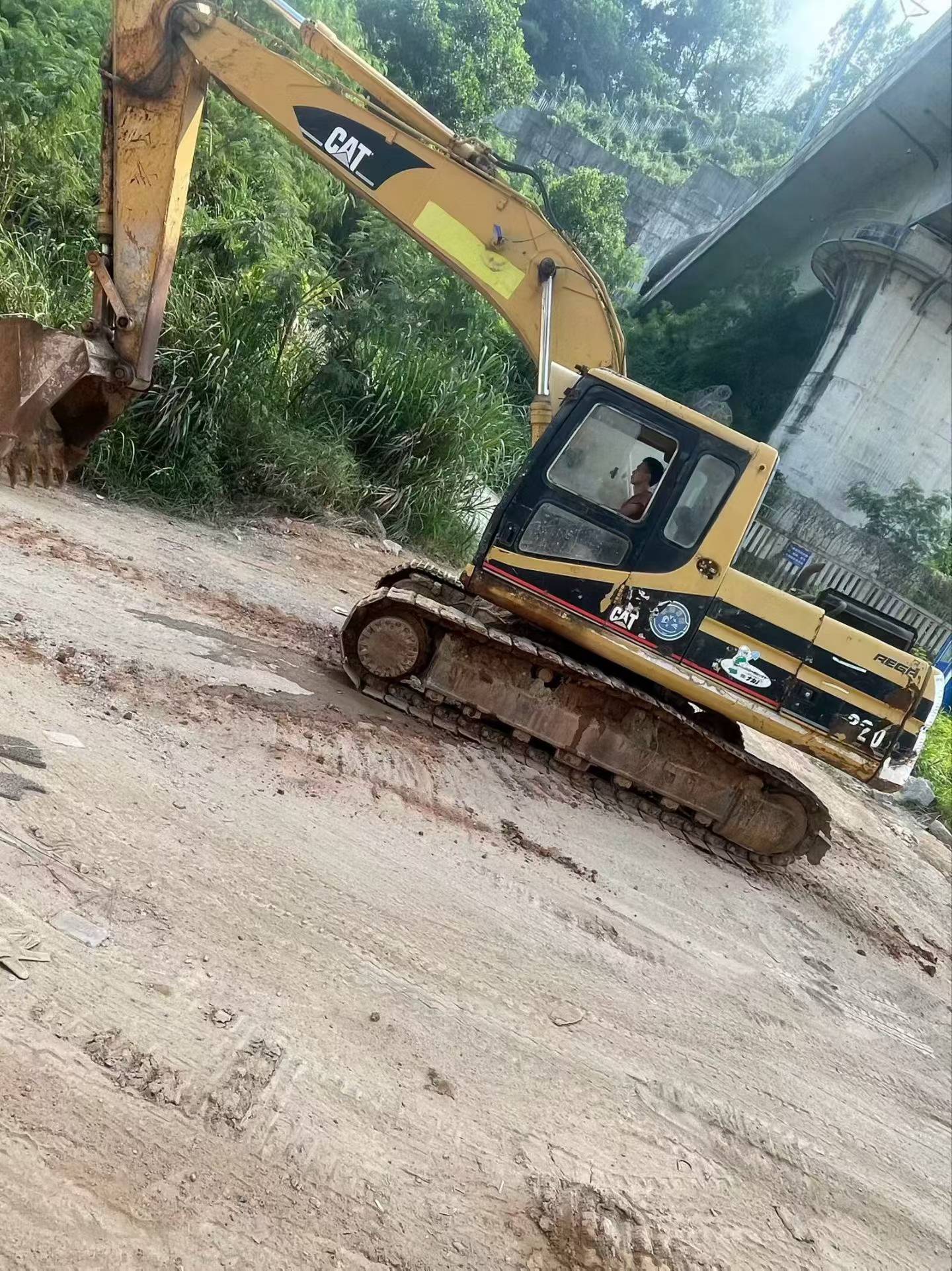 Buy Caterpillar 320V2 Used Excavator / 5