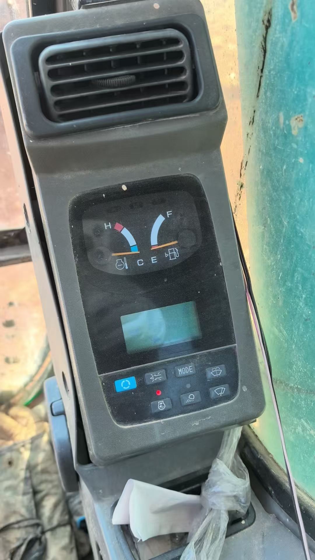 Buy Kobelco SK200-9 Used Excavator / 2 Buy Kobelco SK200-9 Used Excavator / 2