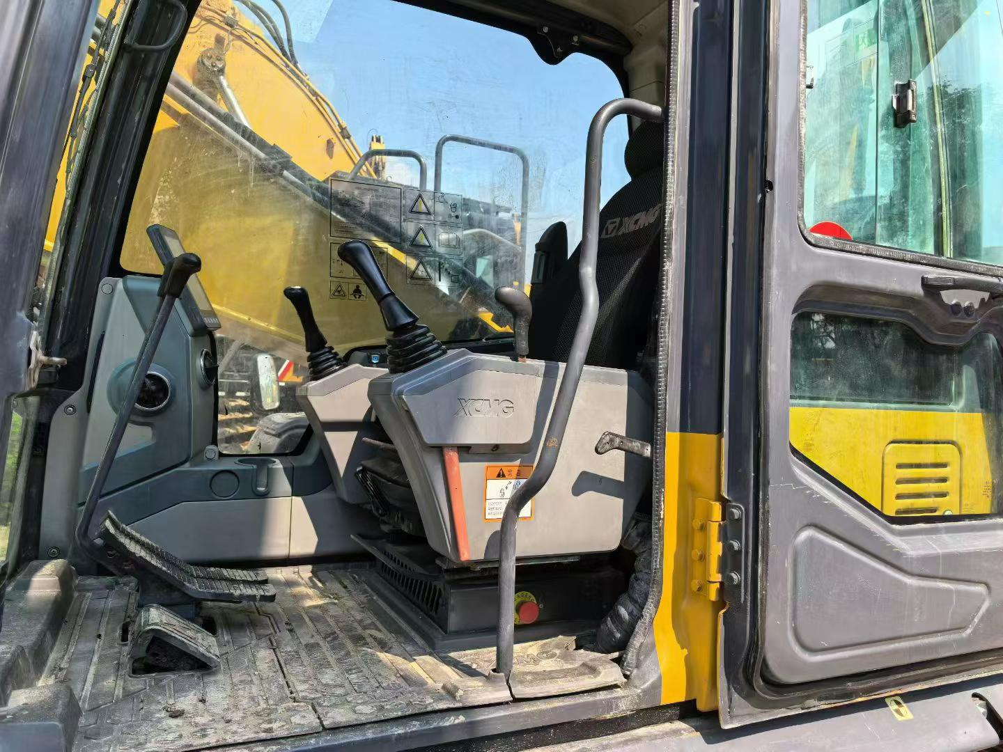 Buy XCMG XE245D Used Excavator / 4 Buy XCMG XE245D Used Excavator / 4