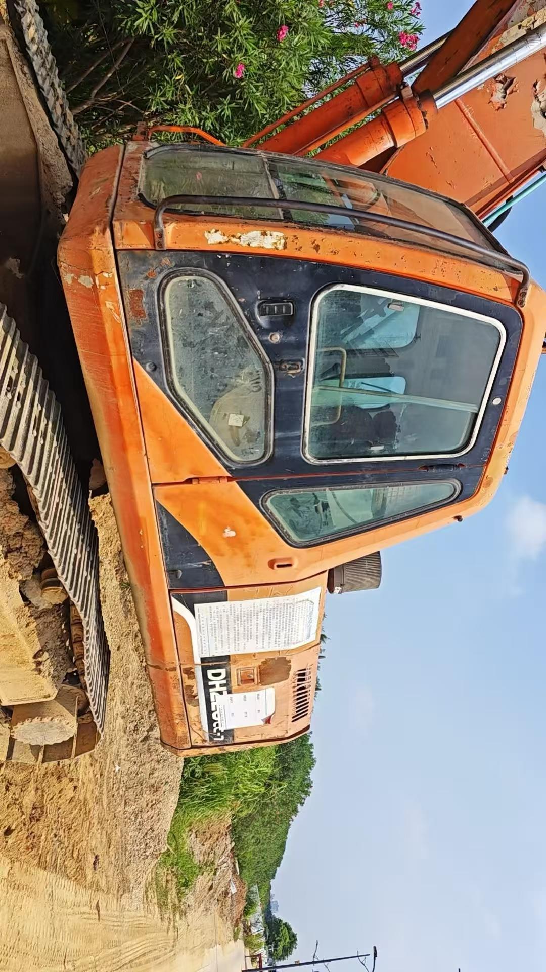 Compre Escavadeira Doosan DH220 Usada / 3