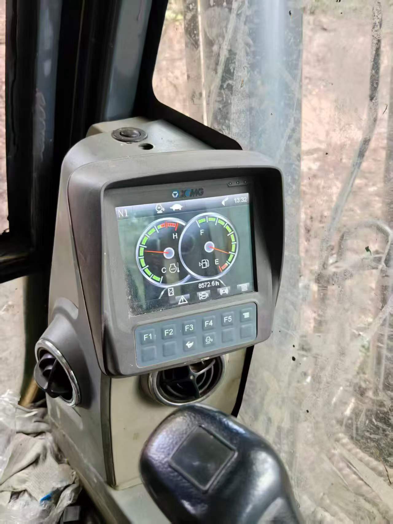 Buy XCMG XE135B Used Excavator / 2