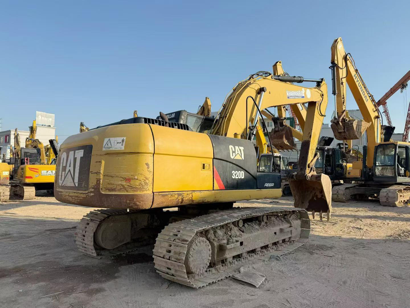 شراء حفارة Caterpillar 320D مستعملة / 3