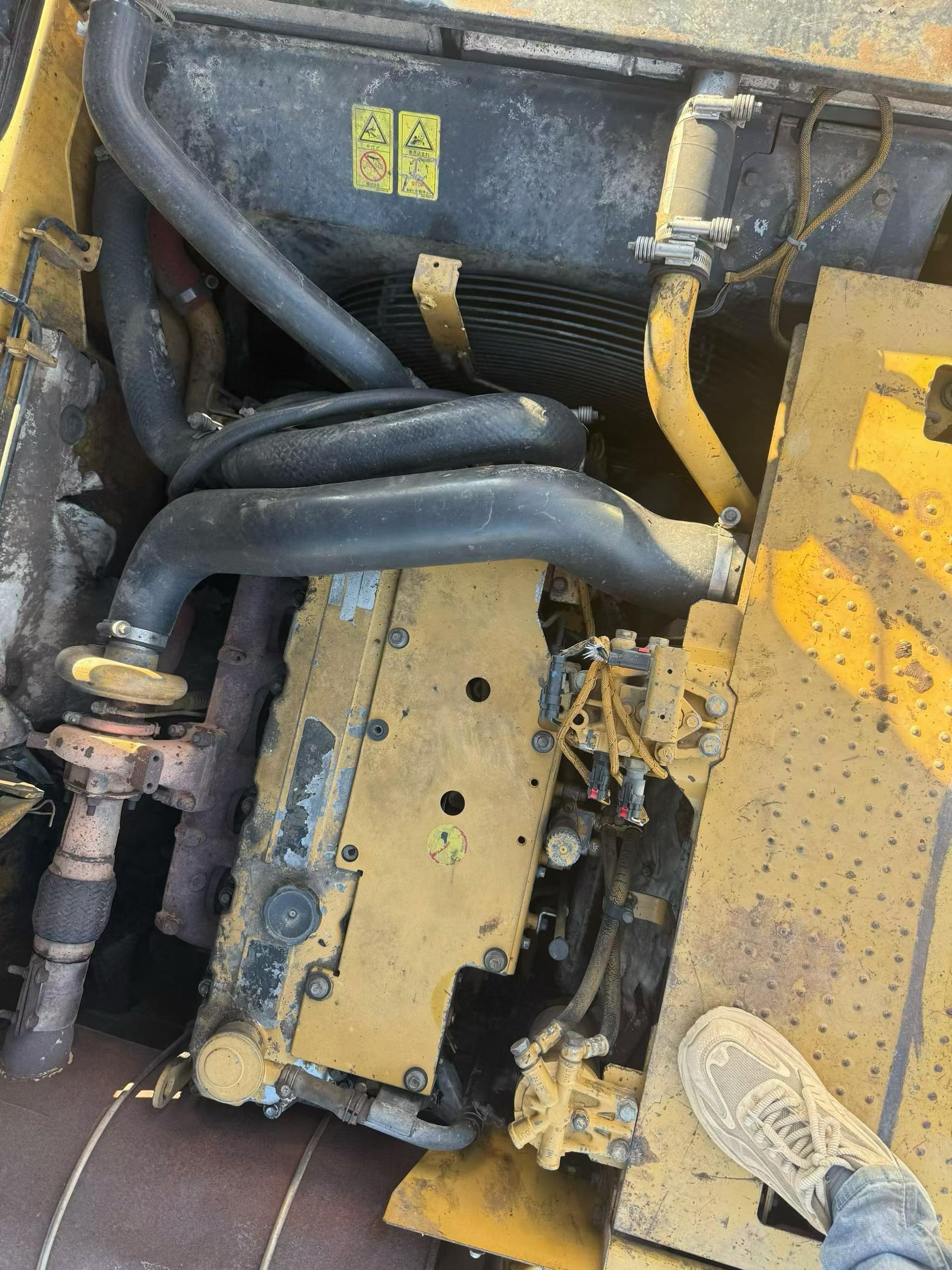 شراء حفارة Caterpillar 320D مستعملة / 9