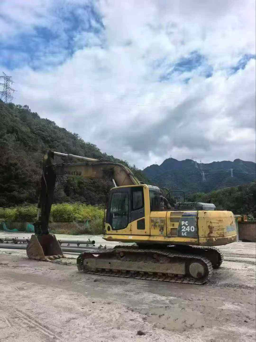 Buy Komatsu PC240-6 Used Excavator / 2 Buy Komatsu PC240-6 Used Excavator / 2