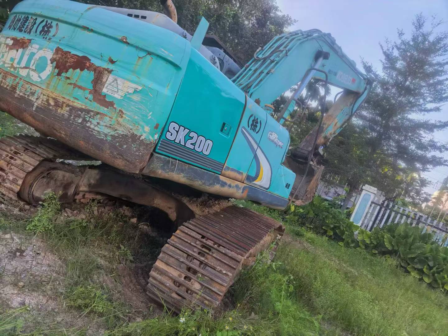 Buy Kobelco SK200-2 Used Excavator / 3 Buy Kobelco SK200-2 Used Excavator / 3