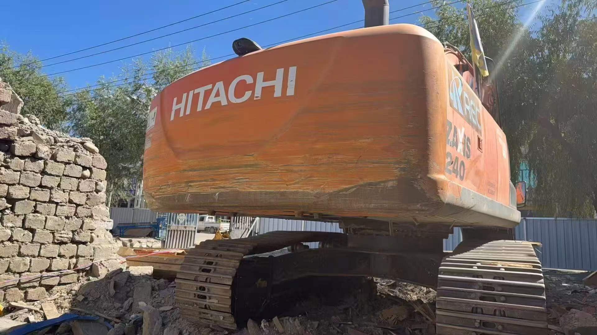 Buy Hitachi ZH200-5B Used Excavator / 1