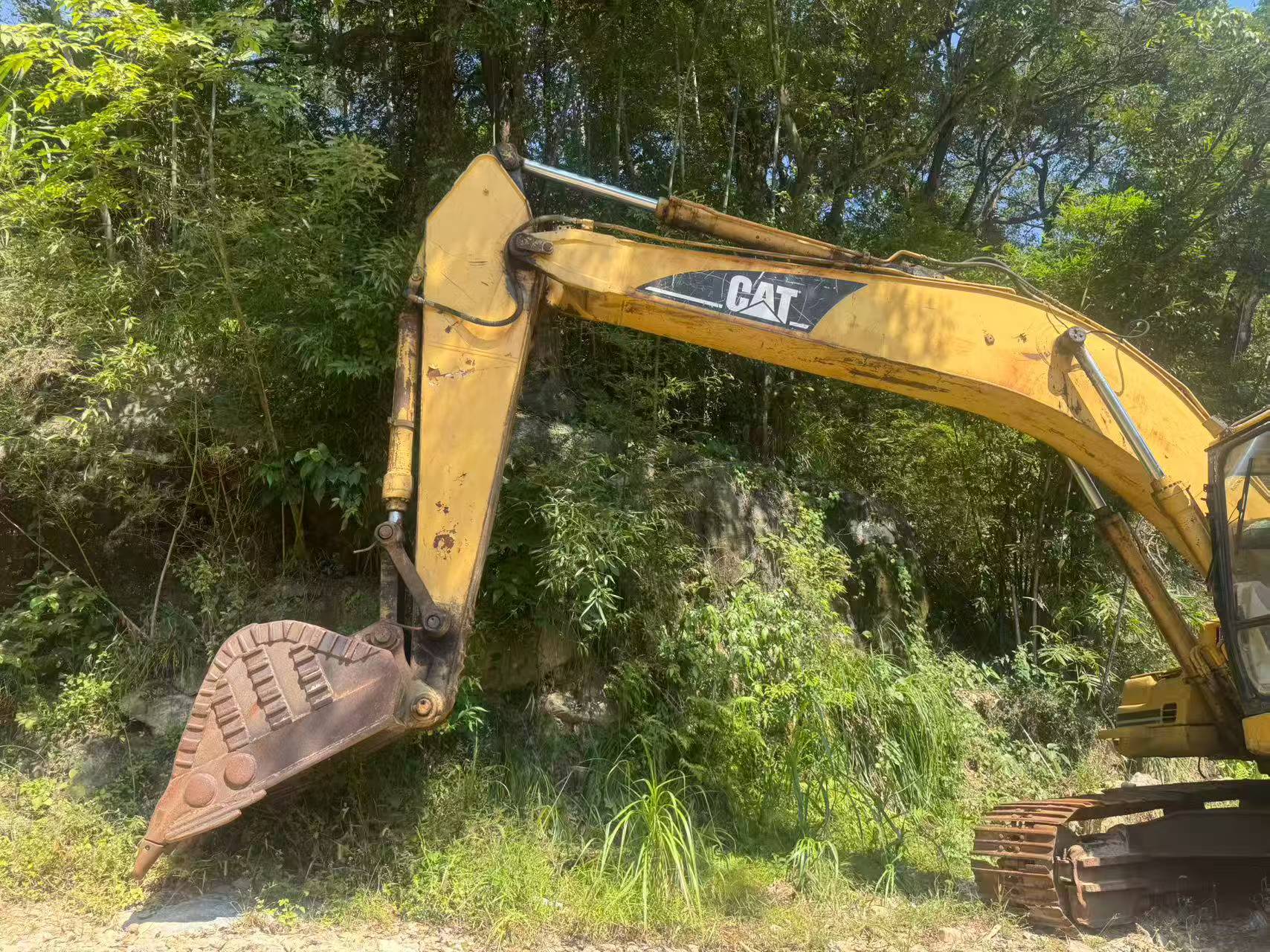 Buy Caterpillar 320B Used Excavator / 2