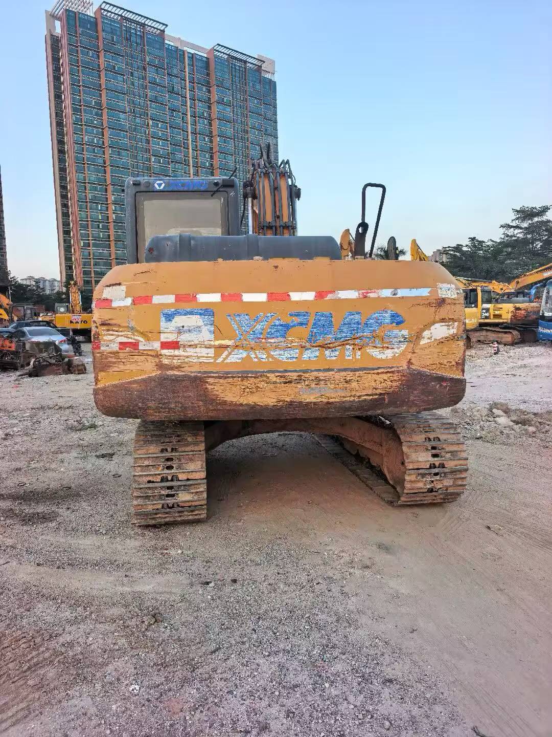 شراء حفارة XCMG XE135B مستعملة / 2