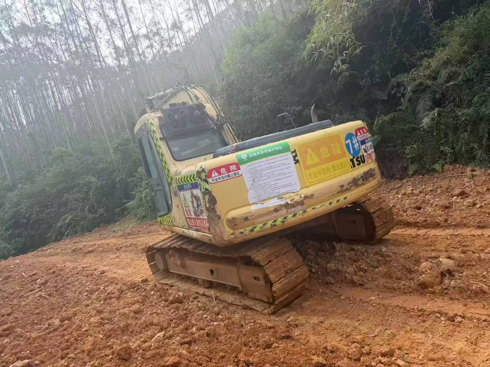 Buy Komatsu PC120-6 Used Excavator / 4 Buy Komatsu PC120-6 Used Excavator / 4