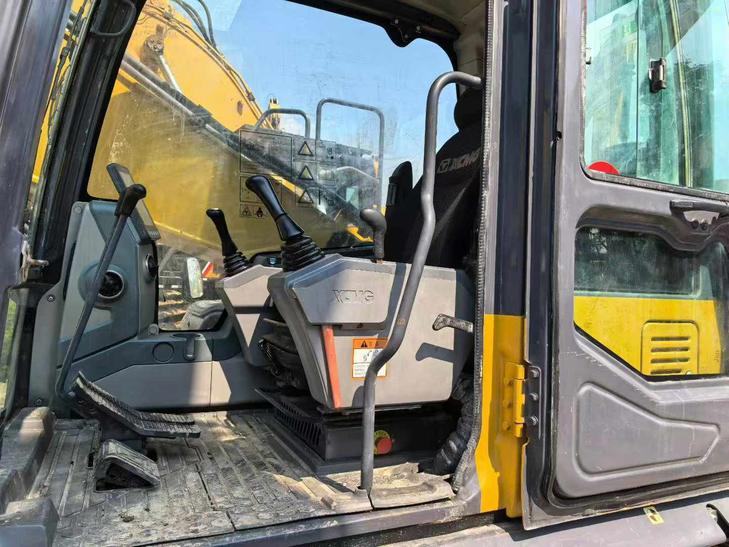 Buy XCMG XE245D Used Excavator / 1