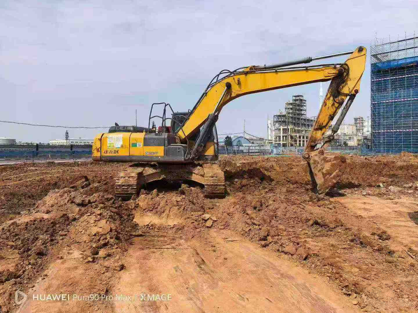 Buy XCMG XE270DK Used Excavator / 4 Buy XCMG XE270DK Used Excavator / 4