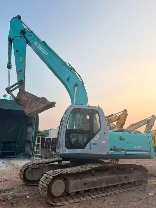 Buy Kobelco SK200-2 Used Excavator / 1