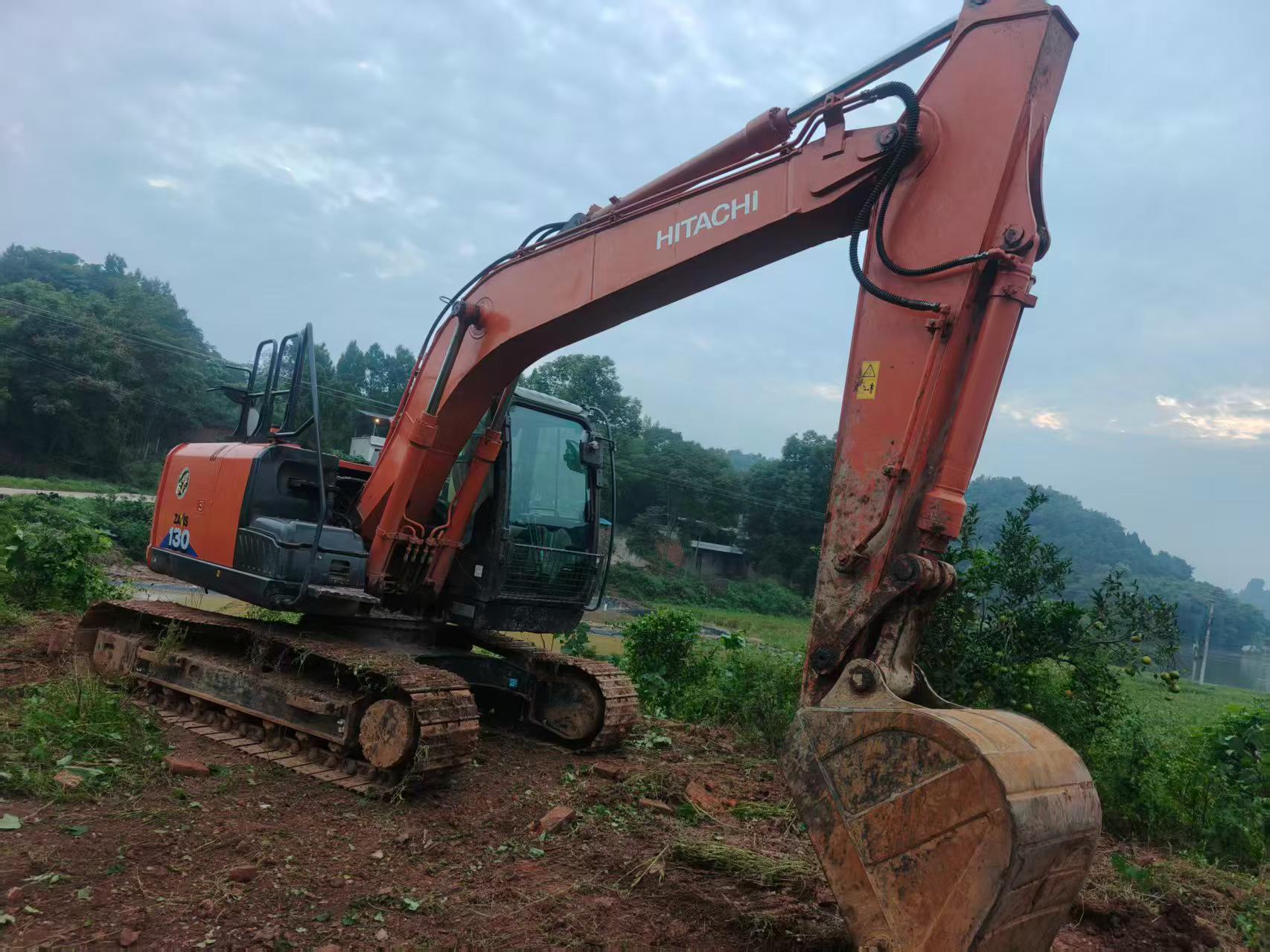 Compre Excavadora Hitachi EX130 Usada / 4