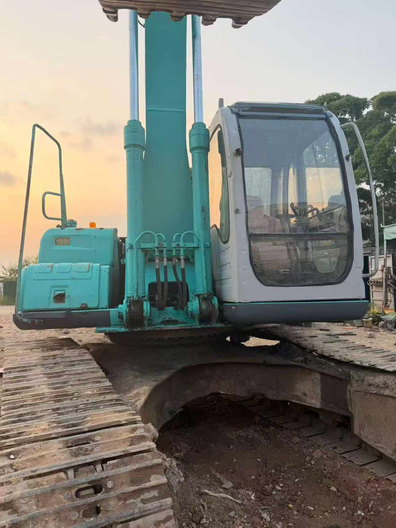 شراء حفارة Kobelco SK200-2 مستعملة / 3