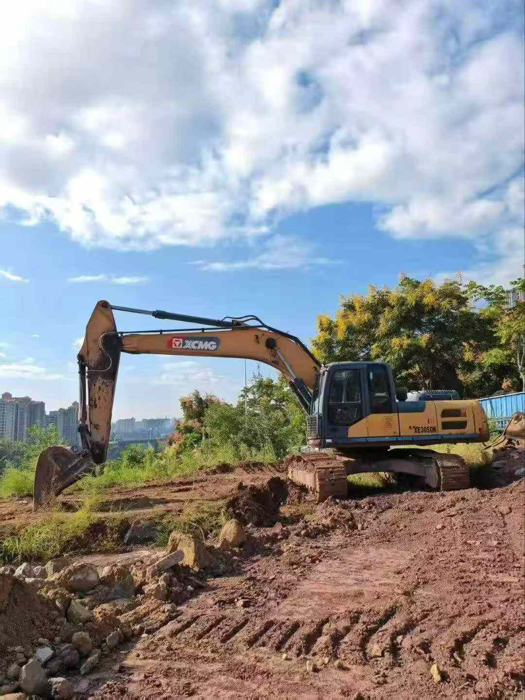 Buy XCMG XE270DK Used Excavator / 4