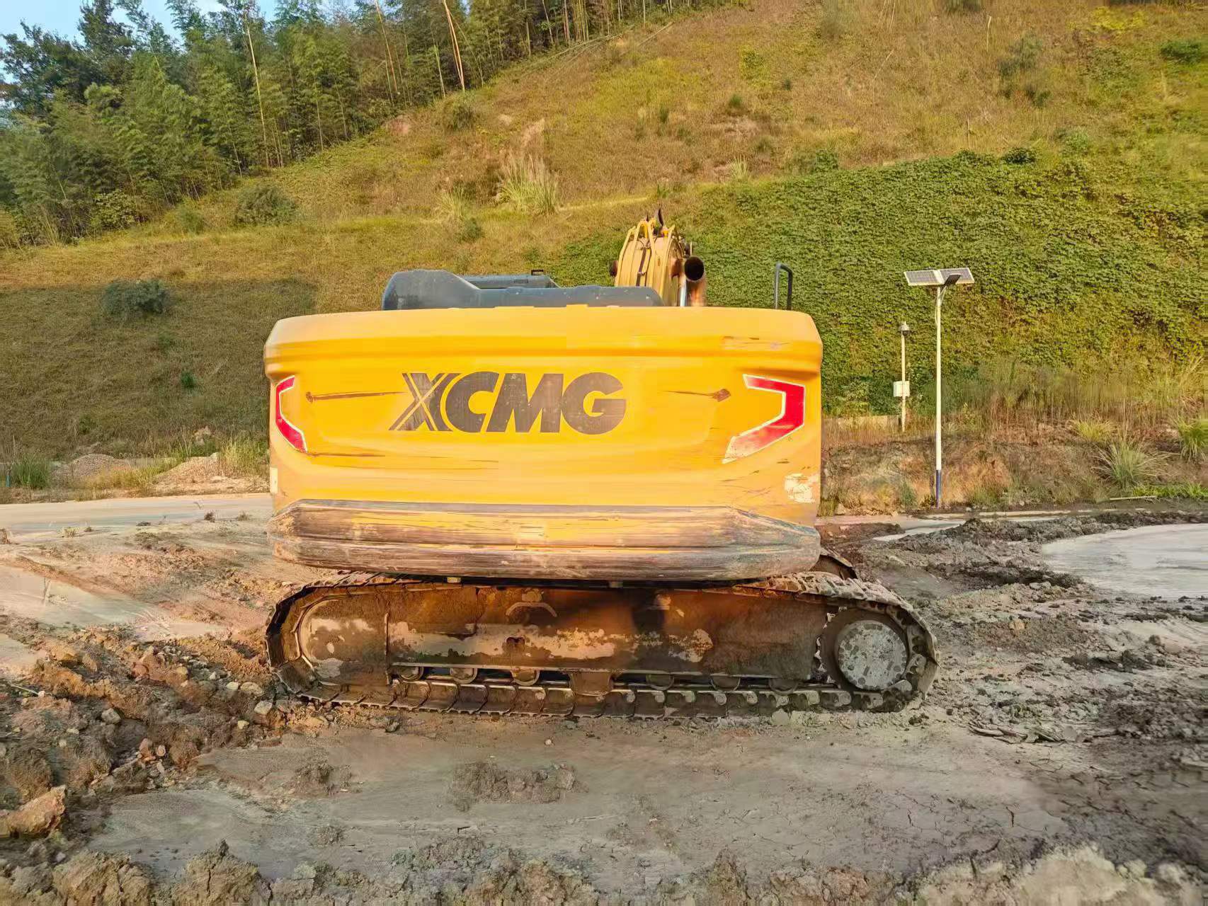 Buy XCMG XE225DK Used Excavator / 1