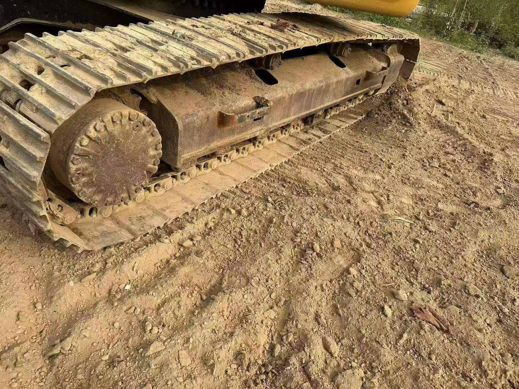 Compre Excavadora Caterpillar 323D2L Usada / 6