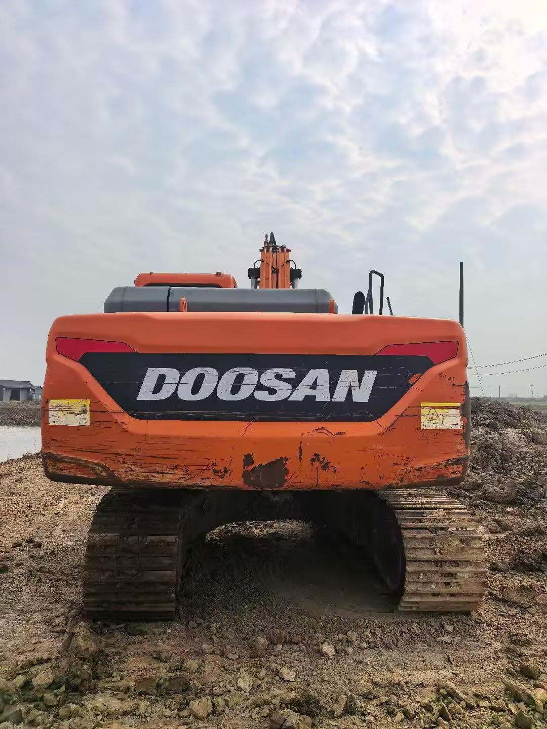 Buy Doosan DH215-7 Used Excavator / 5 Buy Doosan DH215-7 Used Excavator / 5