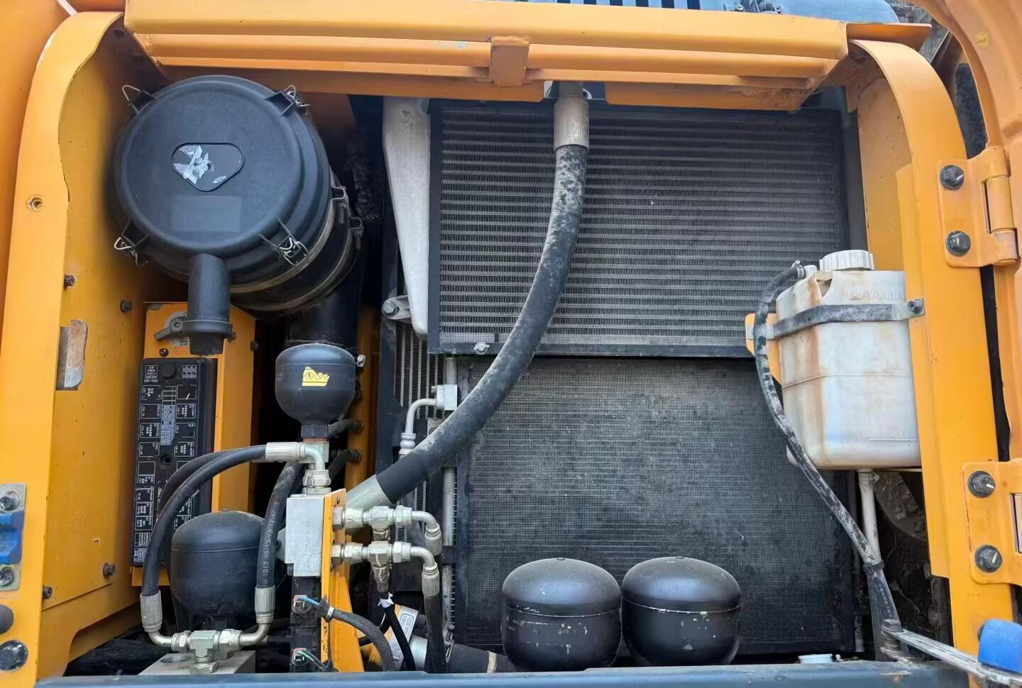 Buy Hyundai R150LC-9 Used Excavator / 4 Buy Hyundai R150LC-9 Used Excavator / 4