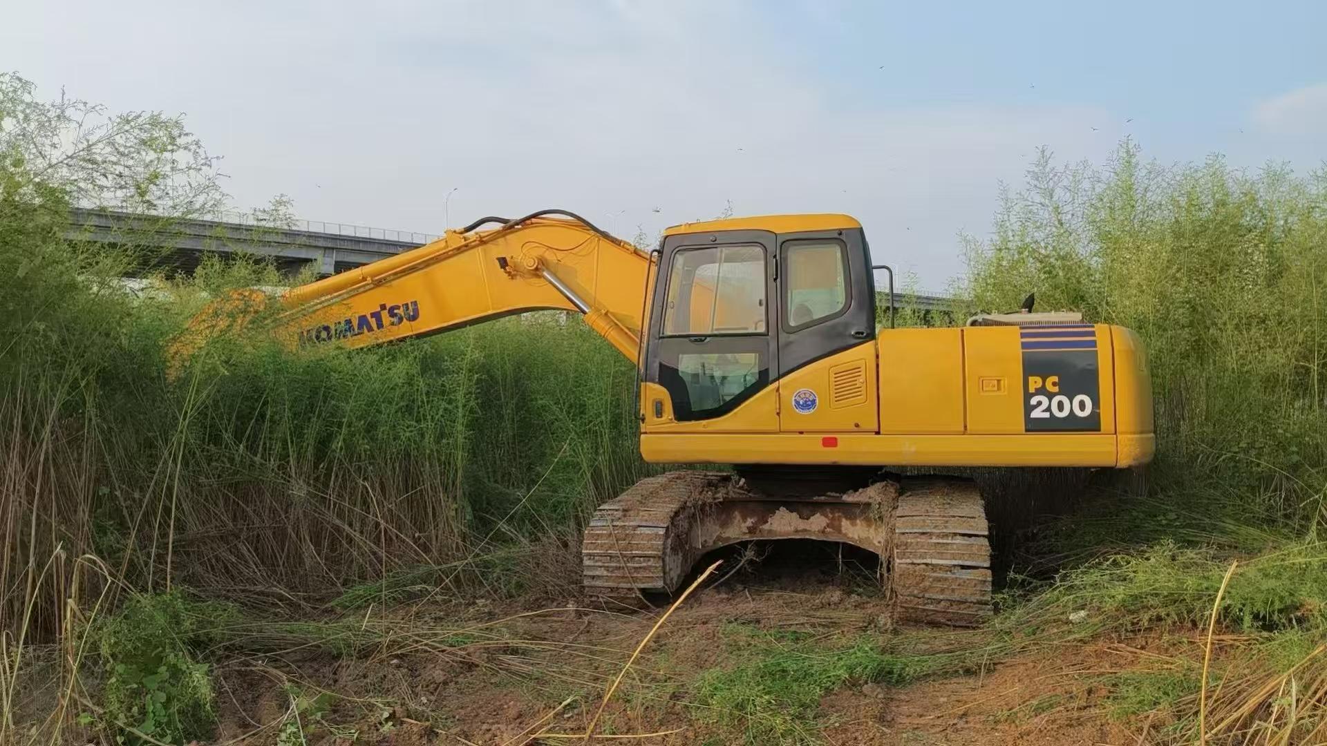 Buy Komatsu PC200-7 Used Excavator / 4