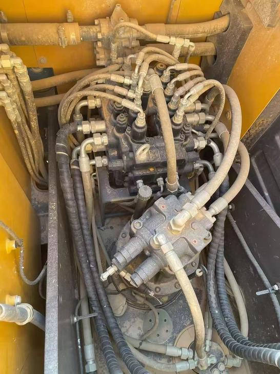 Buy XCMG XE135B Used Excavator / 1